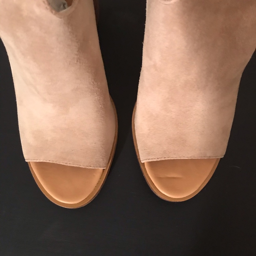 Marc Jacobs Beige Suede Open-Toe Block Heel Sandals - Picture 7 of 10